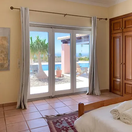 Monte Dos Agostos By Boaz Santa Bárbara de Nexe