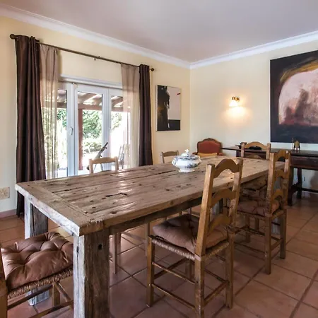 Monte Dos Agostos By Boaz Santa Bárbara de Nexe