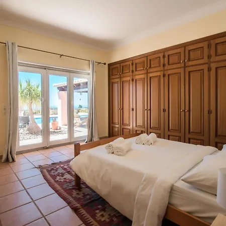 Monte Dos Agostos By Boaz