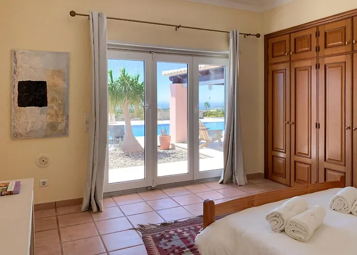 Monte Dos Agostos By Boaz ファロ