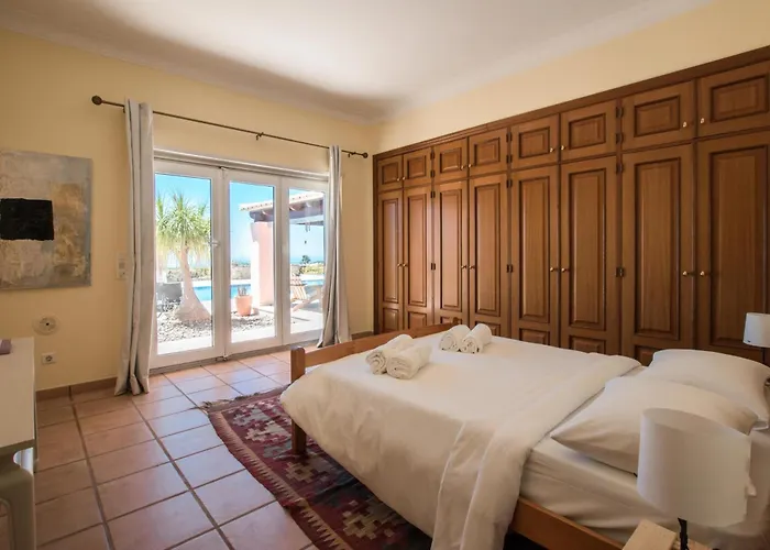 Monte Dos Agostos By Boaz