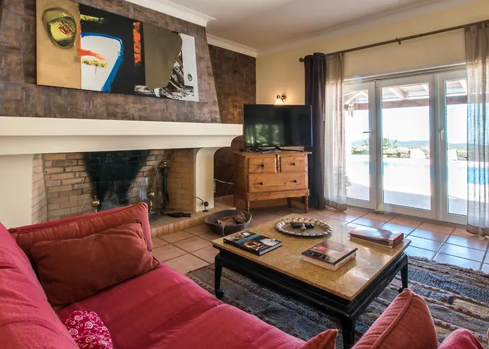 Monte Dos Agostos By Boaz * ファロ