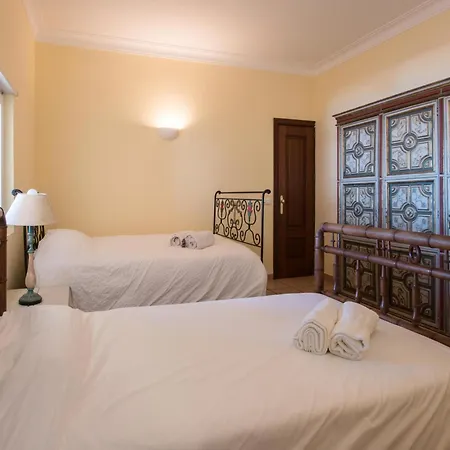 Monte Dos Agostos By Boaz