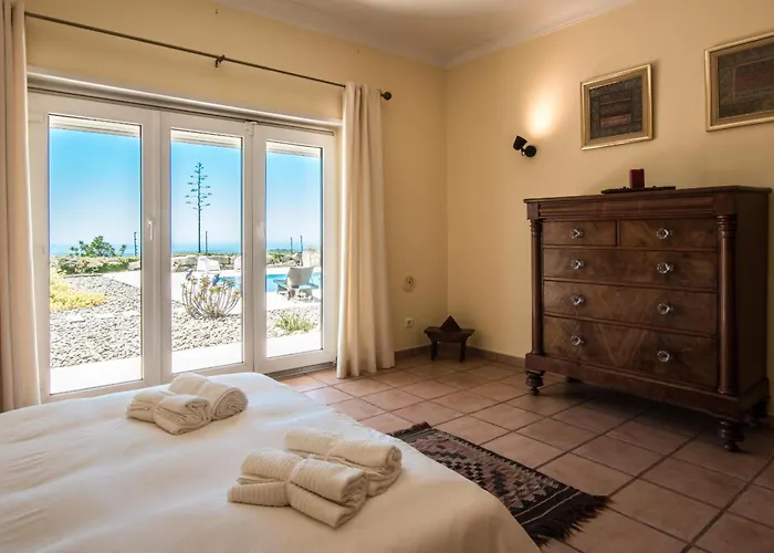 Villa Monte Dos Agostos By Boaz